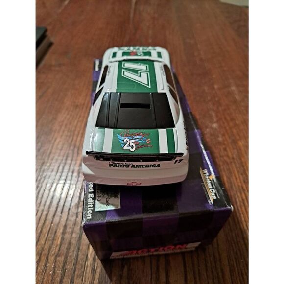 Vintage 1996 Action Platinum Darrell Waltrip Nascar Die Cast Race Car Bank - Picture 4 of 12